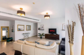 Vayk - Great location 4 BD apartment